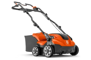 Husqvarna S 138i Vertikutierer mit Akku und Ladegerät